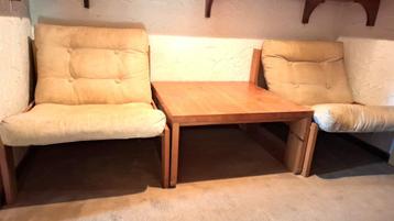  2-delige fauteuils + houten tafel/Scandinavisch  beschikbaar voor biedingen