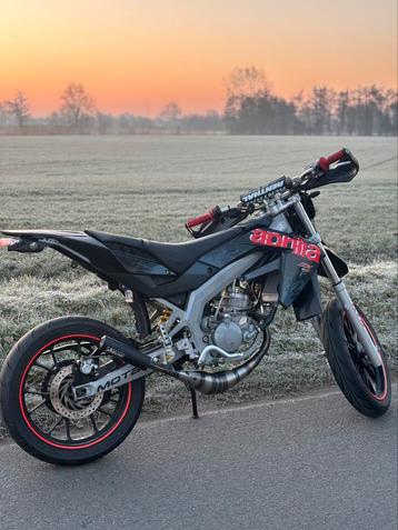 Aprilia sx50 MOET NU WEG, Comme neuf, Classe B (45 km/h), Enlèvement, 50 cm³