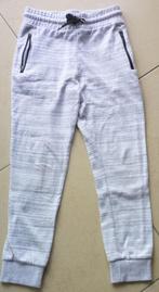 X131. Pantalon training pour garçon 8-9 ans.Taille 134, Ophalen of Verzenden, Gebruikt, Jongen, Broek