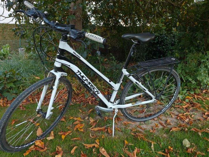Mooie witte Thompson fiets met bagagedrager, Fietsen en Brommers, Fietsen | Dames | Sportfietsen en Toerfietsen, Zo goed als nieuw