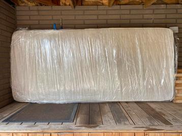 Gratis 1 persoonmatras beschikbaar voor biedingen