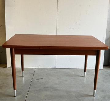 Vintage eettafel, rechthoekig en uittrekbaar beschikbaar voor biedingen