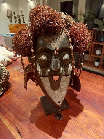 Trois magnifiques masques africains disponible aux enchères