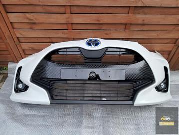 VOORBUMPER TOYOTA YARIS IV 2020 - 2024 WIT 040 RADAR - KLEUR beschikbaar voor biedingen