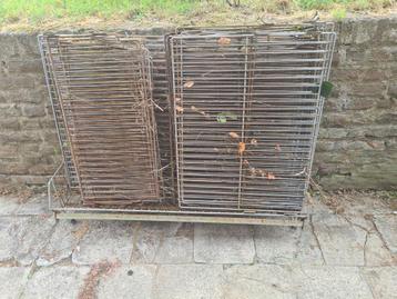 Panier et grilles en fer, Enlèvement