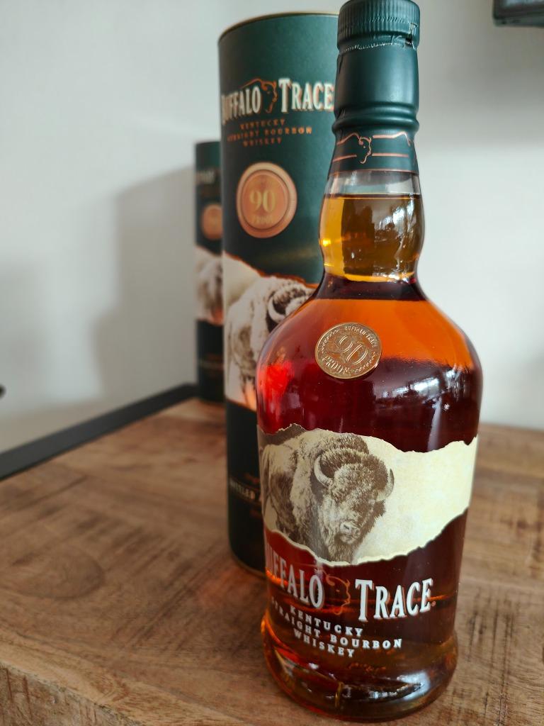 Buffalo Trace 90 Proof French Connections 45 Bourbon + Tin, Verzamelen, Wijnen, Nieuw, Overige typen, Overige gebieden, Vol, Ophalen of Verzenden