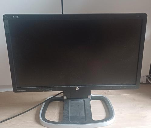 HP scherm, Computers en Software, Monitoren, Zo goed als nieuw, 60 Hz of minder, DisplayPort, DVI, VGA, In hoogte verstelbaar