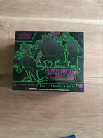 Shrouded Fable Pokemon Center etb, Hobby en Vrije tijd, Verzamelkaartspellen | Pokémon, Ophalen of Verzenden, Zo goed als nieuw