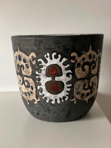 Grote bloempot Elisabeth VANDEWEGHE beschikbaar voor biedingen