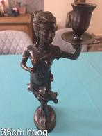 Bronzen kandelaar, Ophalen