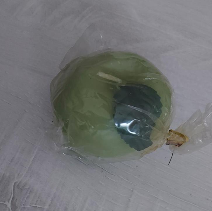 Bougie en forme de pomme verte (neuve emballée), Maison & Meubles, Accessoires pour la Maison | Bougeoirs & Bougies, Neuf, Bougie