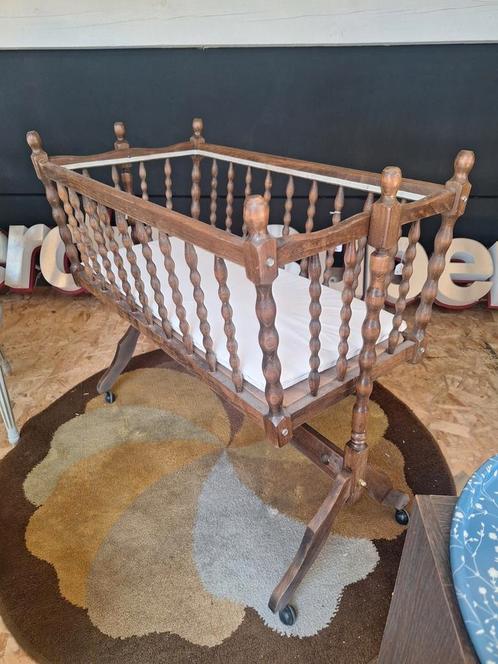 Nostalgische schommel wieg in hout., Kinderen en Baby's, Babywiegjes en Ledikanten, Zo goed als nieuw, Wieg, Ophalen