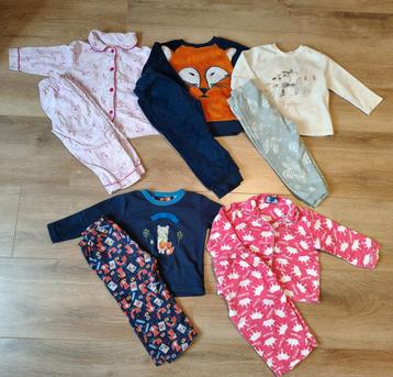 Pakket pyjama's maatje 92 beschikbaar voor biedingen