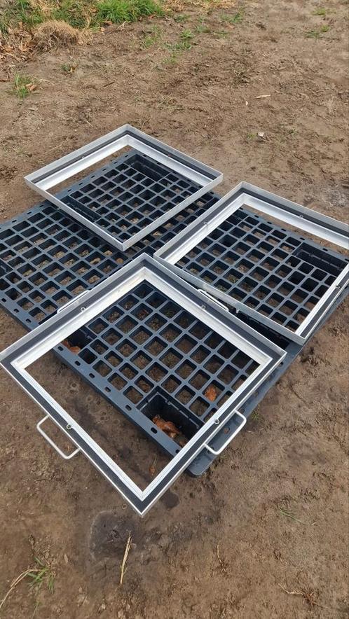 3 tegeldeksels voor put 59cm, Doe-het-zelf en Bouw, Tegels, Zo goed als nieuw, Ophalen of Verzenden