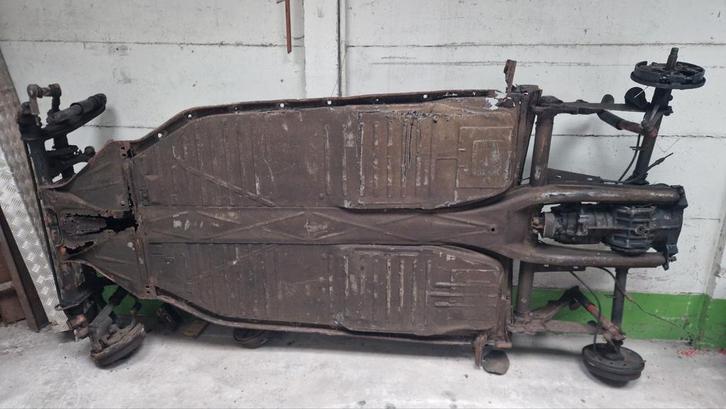 VW kever chassis uit 77, met papieren en chassisplaatje, Auto-onderdelen, Carrosserie, Oldtimer onderdelen, Volkswagen, Gebruikt