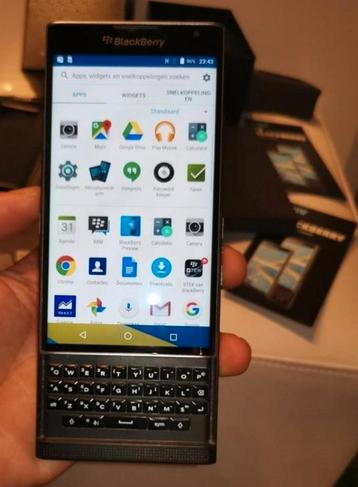 In goed staat blackberry priv met android system  Hier kan j beschikbaar voor biedingen
