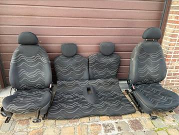 Auto zetels mini beschikbaar voor biedingen
