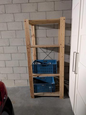 houten rek beschikbaar voor biedingen