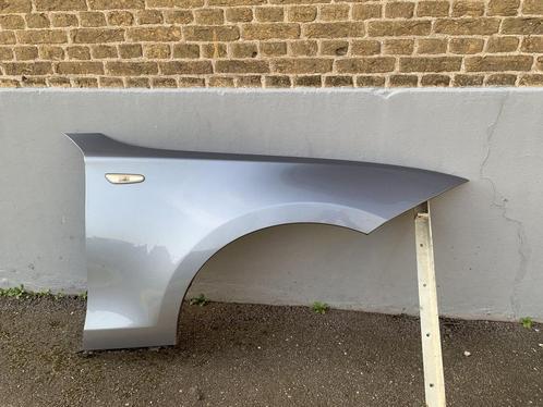 spatbord rechts BMW 1 serie E81 E87 2003 tot 2013 lichtblauw, Auto-onderdelen, Carrosserie, Spatbord, BMW, Gebruikt, Ophalen of Verzenden