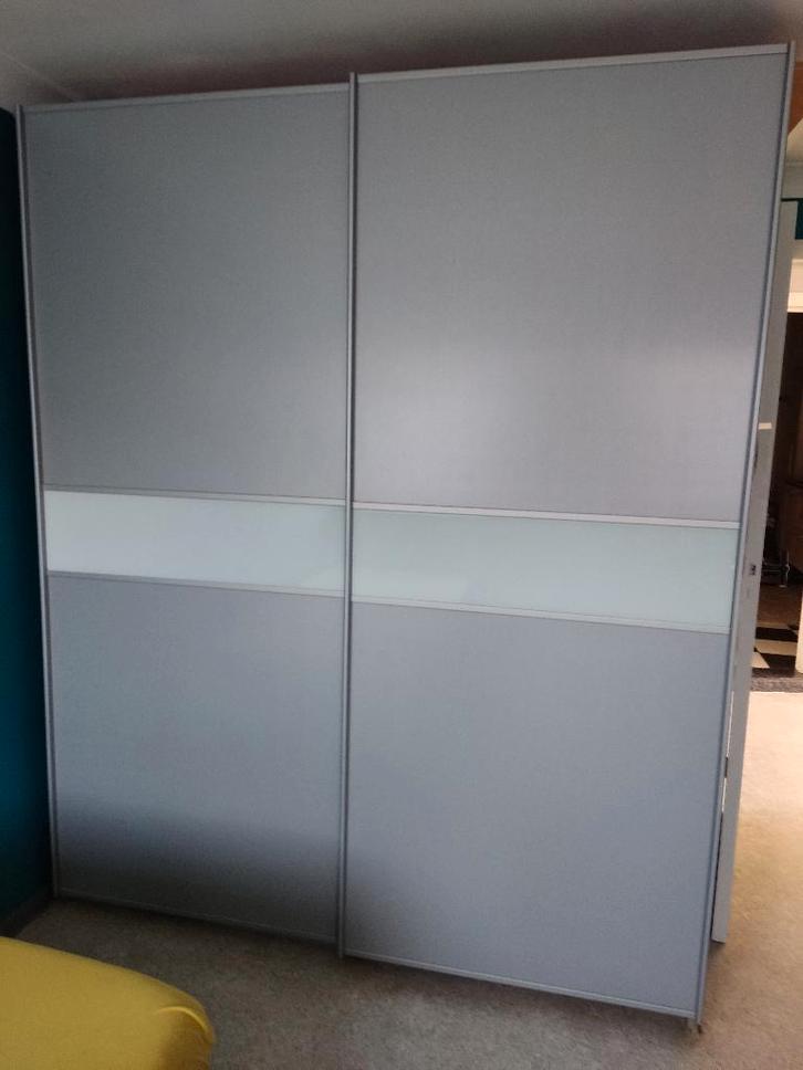 Grijze kleerkast met schuifdeuren, Huis en Inrichting, Kasten | Kleerkasten, Gebruikt, 200 cm of meer, 150 tot 200 cm, 50 tot 75 cm