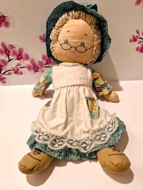 💙 Holly Hobbie Grandma, Verzamelen, Poppen, Zo goed als nieuw, Pop, Levensecht of Reborn, Ophalen of Verzenden