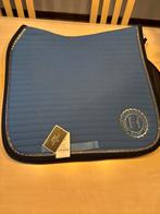 Tapis de selle Harcour Karembar coupe dressage, Animaux & Accessoires, Chevaux & Poneys | Couvertures & Couvre-reins, Enlèvement ou Envoi