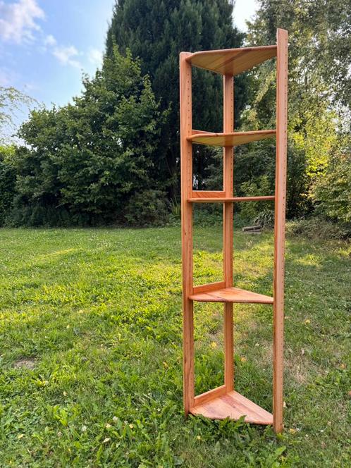 Houten tentoonstellingsrek - hoekmodel 5 schappen, Huis en Inrichting, Kasten | Overige, Gebruikt, Ophalen