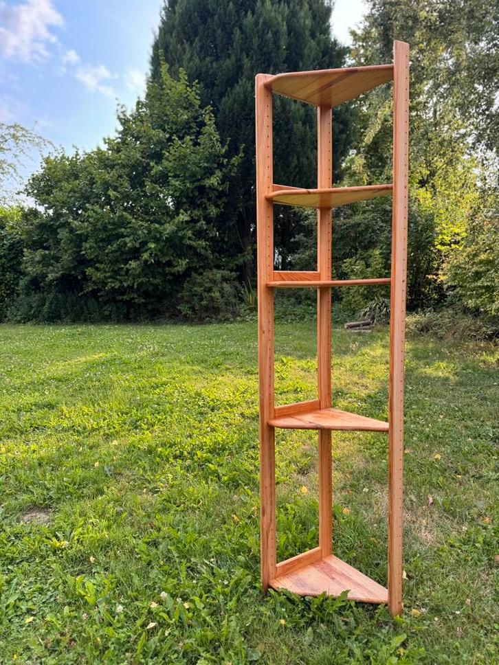Houten tentoonstellingsrek - hoekmodel 5 schappen, Huis en Inrichting, Kasten | Overige, Gebruikt, Ophalen