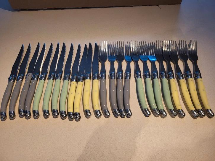 12 steakmessen en 12 vorken, Huis en Inrichting, Keuken | Bestek, Gebruikt, Ophalen of Verzenden