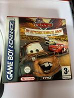 Gameboy Advance Cars De internationale Race, Games en Spelcomputers, Games | Nintendo Game Boy, Gebruikt, Verzenden, 1 speler