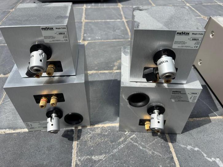 Set van 2x Revox Magic Cube & 2x Revox Elegance Piccolo Luid, Audio, Tv en Foto, Luidsprekerboxen, Gebruikt, Front, Rear of Stereo speakers