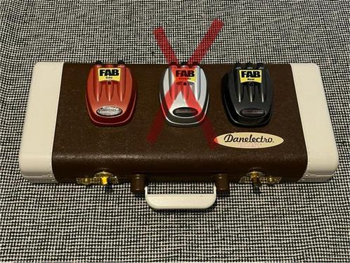 Danelectro Pedal Board and Pedals, Musique & Instruments, Effets, Comme neuf, Delay ou Écho, Distortion, Overdrive ou Fuzz, Enlèvement ou Envoi