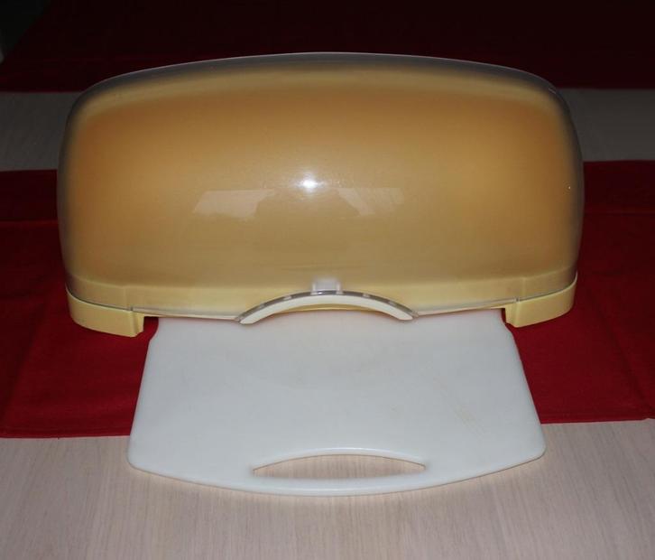 Boite à pain jaune + Planche Curver, Huis en Inrichting, Keuken | Tupperware, Gebruikt, Bus of Trommel, Geel, Ophalen