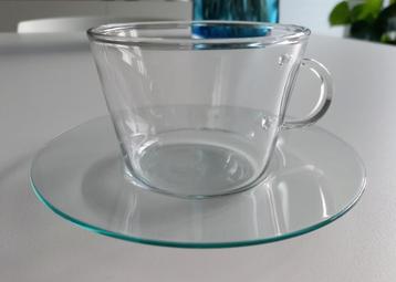 SET VAN 8 ELEGANTE GLAZEN KOFFIETASSEN MET BORDJE – NIEUW! beschikbaar voor biedingen