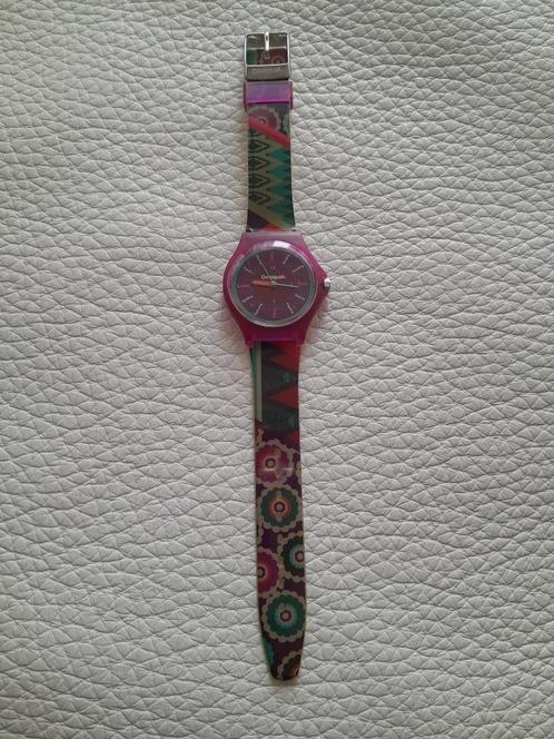 Desigual quartz horloge Made With Love, Handtassen en Accessoires, Horloges | Dames, Gebruikt, Polshorloge, Overige merken, Staal