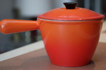 Le Creuset vintage oranje fonduepan uit 1970 beschikbaar voor biedingen