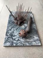 Bizar curiosa kunstwerk symboliek ? in metaal, Ophalen