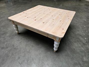 Vintage vierkante salontafel 98x98x38 in hout beschikbaar voor biedingen