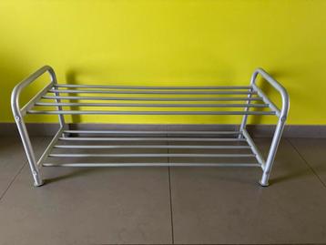Metalen schoenrek voor 8 paar schoenen beschikbaar voor biedingen