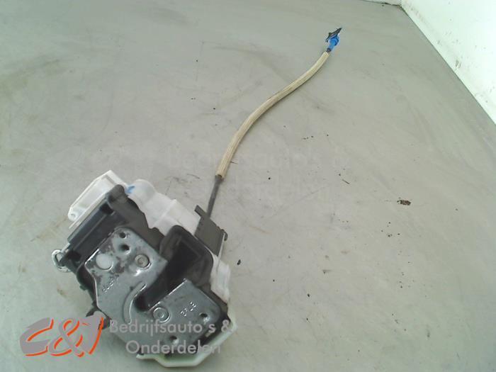 Serrure portière cylindre droit d'un Peugeot Bipper, Autos : Pièces & Accessoires, Carrosserie & Tôlerie, Peugeot, Utilisé, 3 mois de garantie