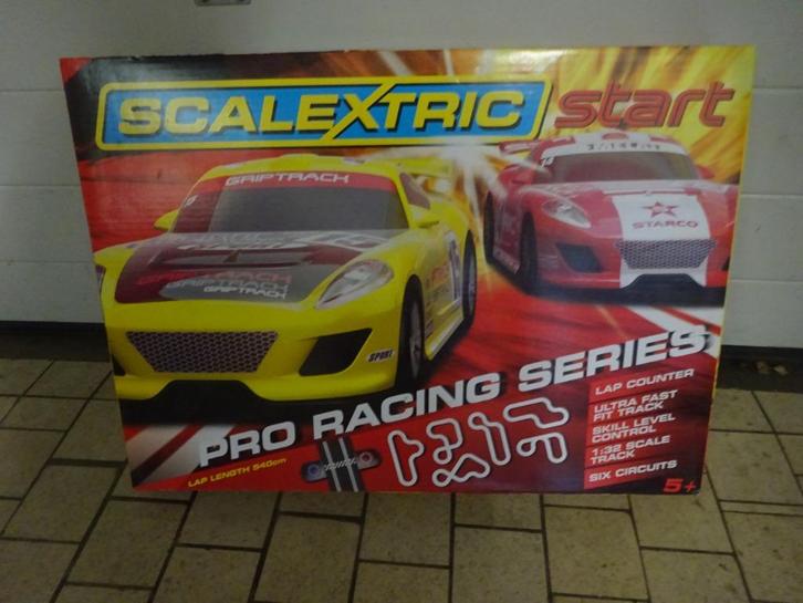 Scalextric start serie circuit uit 2011 Model C1271, Kinderen en Baby's, Speelgoed | Racebanen, Gebruikt, Racebaan, Elektrisch