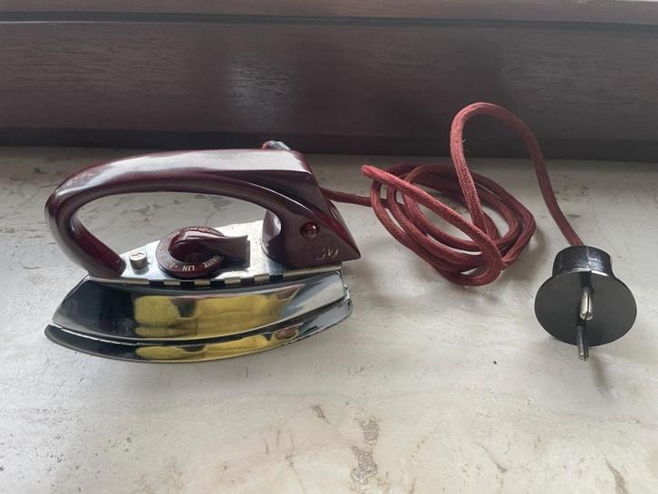 ADORABLE MINI FER A REPASSER – AZN AUTOMATICUS, Antiquités & Art, Curiosités & Brocante, Enlèvement ou Envoi