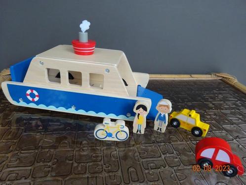 Stevige, houten veerpont- boot met allerlei figuurtjes erbij, Kinderen en Baby's, Speelgoed | Houten speelgoed, Ophalen of Verzenden