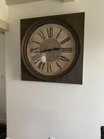 Magnifique horloge , en métal avec chiffre romain, Enlèvement, Comme neuf, Analogique, Horloge murale