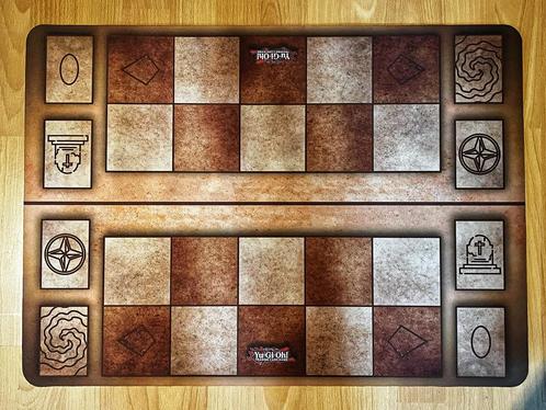 2-Player Playmat - Yu-Gi-Oh!, Hobby en Vrije tijd, Verzamelkaartspellen | Yu-gi-Oh!, Ophalen of Verzenden