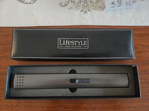 Nieuw in origineel verpakking disign aansteker van Lifestyle, Verzamelen, Rookartikelen, Aanstekers en Luciferdoosjes, Nieuw, Aansteker
