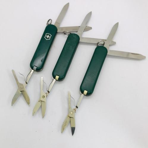 SET 3x Victorinox Classic SD GREEN Swiss Army knife USED (30, Caravanes & Camping, Outils de camping, Utilisé, Enlèvement ou Envoi