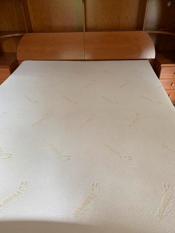 Tempur matras  traagschuim in zeer goede staat, logeerkamer beschikbaar voor biedingen