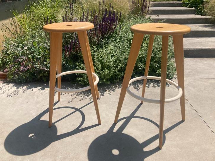 Vitra tabouret haut (Prouve), Huis en Inrichting, Barkrukken, Zo goed als nieuw, Ophalen