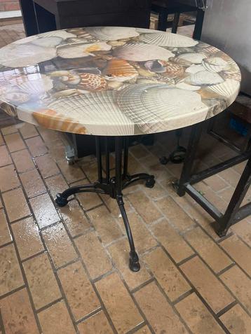 Tafel beschikbaar voor biedingen